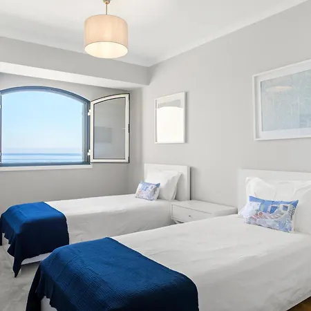 Beach T2 Apartment Parede